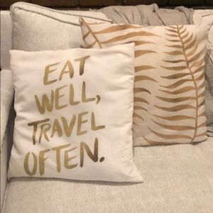 Set of 2 Throw Pillows